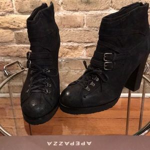 Apepazza Strasbourg’s black boots